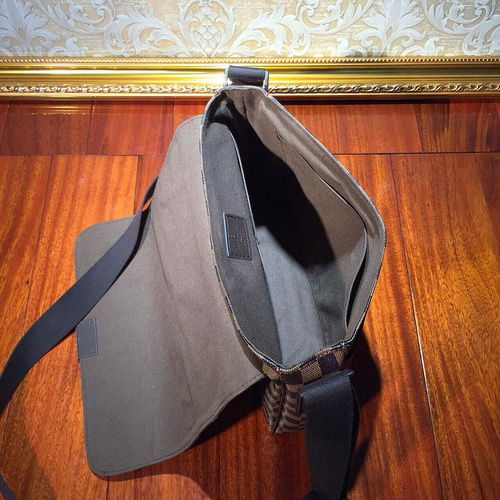 男神不容錯過,經典lv棋盤格單肩包廠家直銷批發