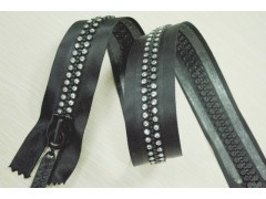 廠家直銷(xiāo)鉆石拉鏈_供應(yīng)產(chǎn)品_廣東深圳國(guó)旗拉鏈