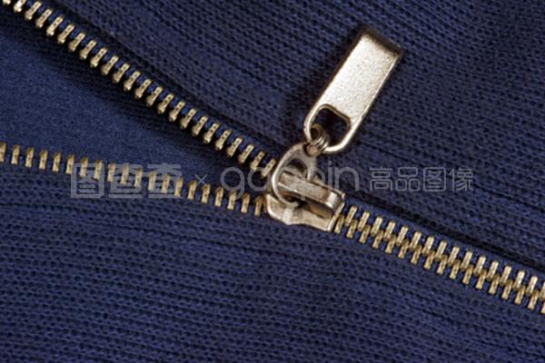 關(guān)閉拉鏈毛衣