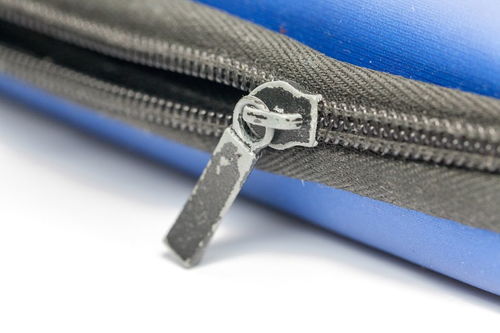 衣服拉鏈拉到頂了,卻拉不下來(lái)了咋辦